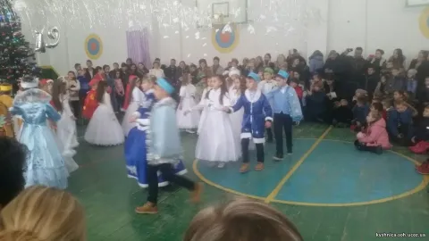 Фото 1 з 3: Новорічне свято
