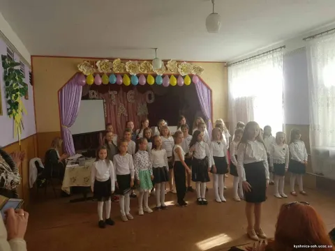 Фото 2 з 3: День вчителя
