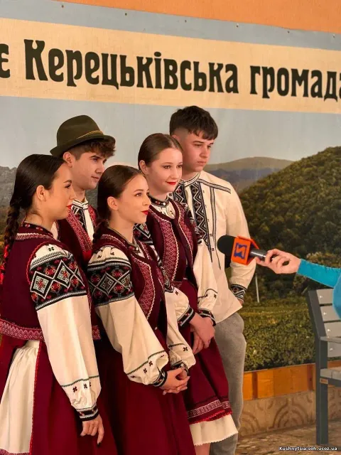 Фото 3 з 8: Фольклорний фестиваль "Витоки"