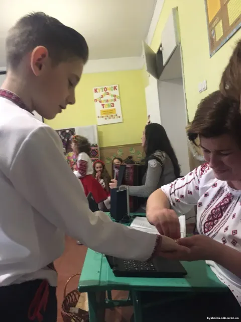 Фото 5 з 12: свято "Андріївські вечорниці"