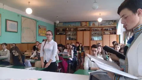 Фото 5 з 7: Виховна година "Шануй свого батька і матір свою"